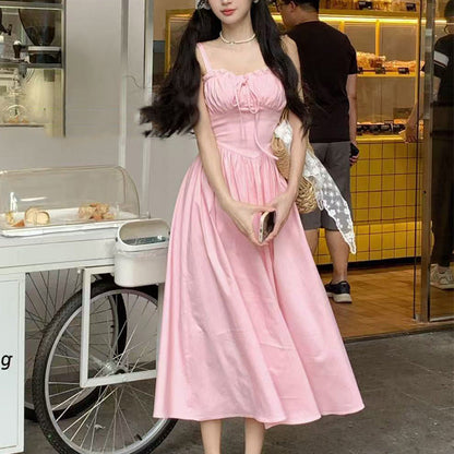 Robe Douce à Encolure Carrée avec Bretelles Fines et Taille Ajustée