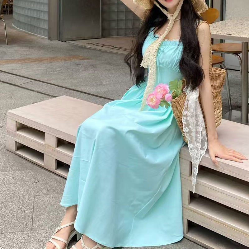 Robe Douce à Encolure Carrée avec Bretelles Fines et Taille Ajustée